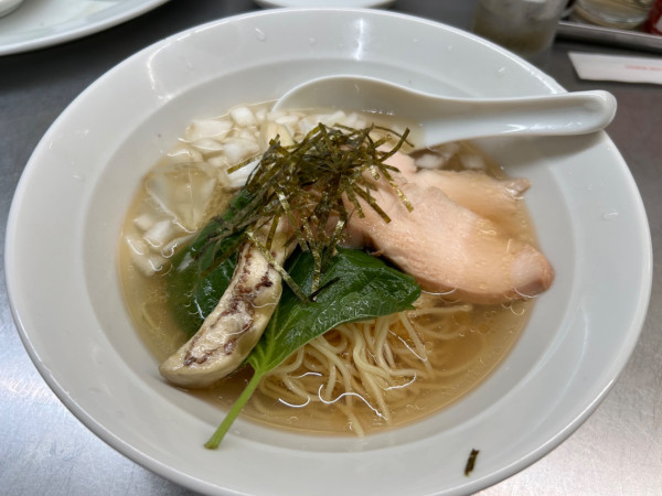 「冷やし煮干しラーメン935円+餃子(6個)660円 他」@宇宙飯店の写真