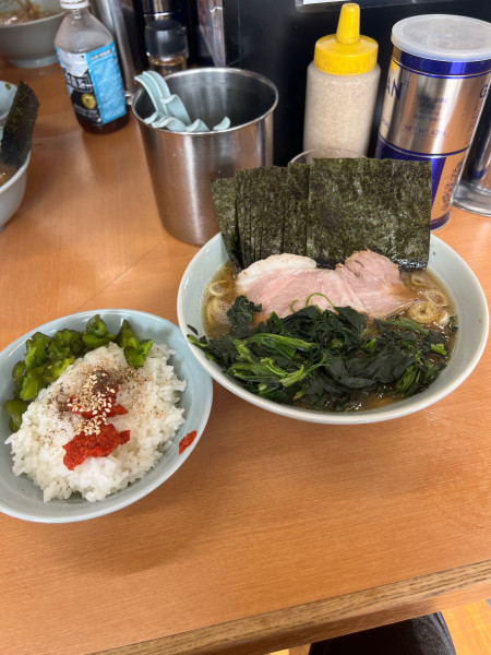 「らーめん並　ほうれん草　のり」@横浜らーめん 武蔵家 綾瀬店の写真