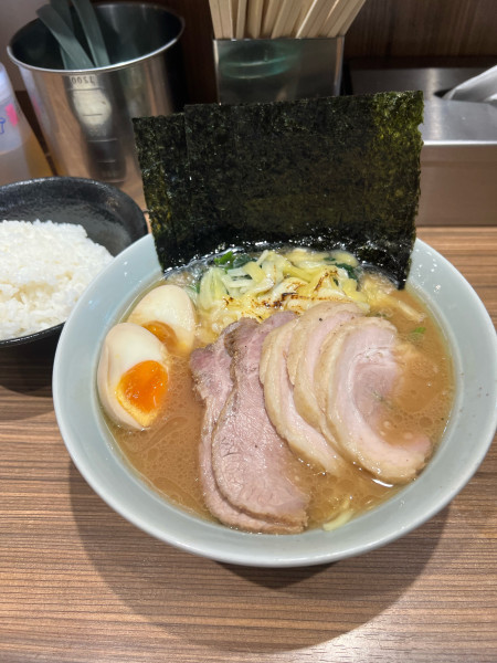 「渡来武ラーメン(¥1200)+バラチャー(¥250)」@横浜らーめん渡来武 総本店の写真