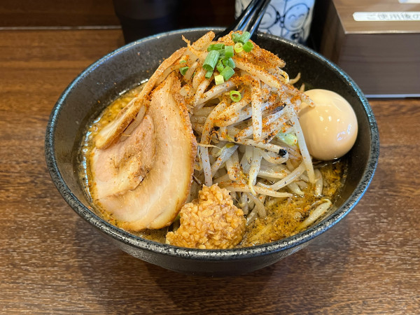 「特製焦がし辛味噌らー麺(激辛)＋炒めもやし増し＋味付きニンニク」@焦乃香.の写真