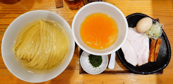 「つけ麺 200g 塩＋あおさ塩＋味玉＋瓶ビール」@麺屋鈴春の写真