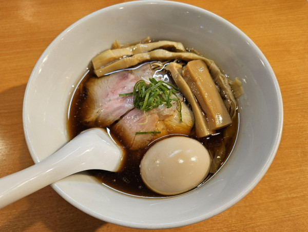 「特製醤油らぁ麺」@らぁ麺 はやし田 池袋店の写真