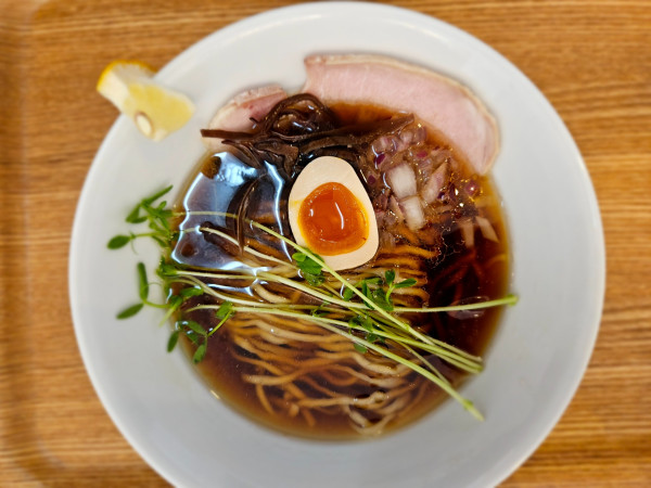 「クロしょうゆラーメン」@ラーメンシロイワの写真