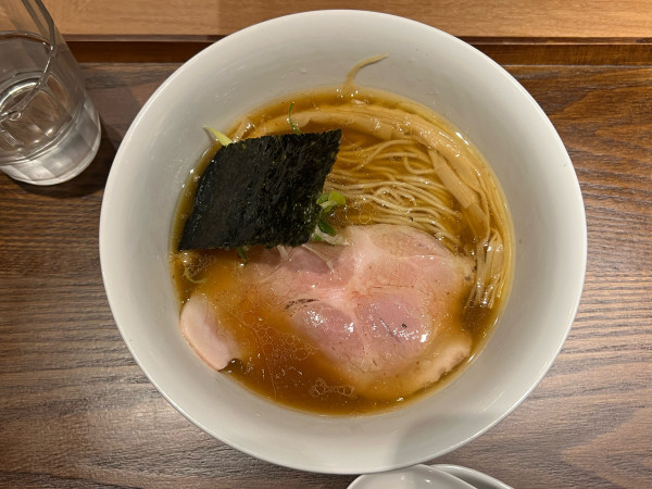 「熟麹もろみ醤油のらぁ麺　醤油らぁ麺　1,100円」@横浜 らぁ麺 めだか堂 横浜モアーズ店の写真