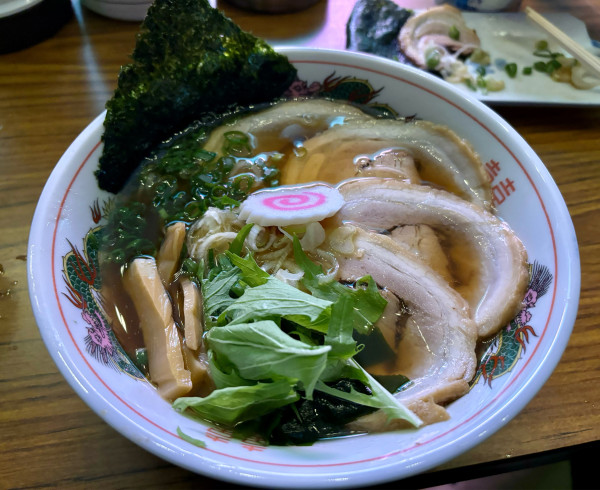 「【数量限定】チャーシューメン＋炙りチャーシュー＋ビール」@屋台らーめん 俵亭の写真