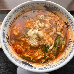 あかたまラーメン　820円
