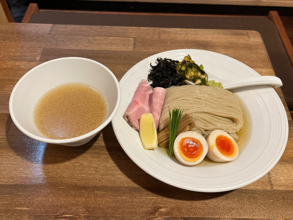 「【限定】冷やし塩つけ麺（がごめ昆布水×煮干出汁」@酒肴場 屯の写真