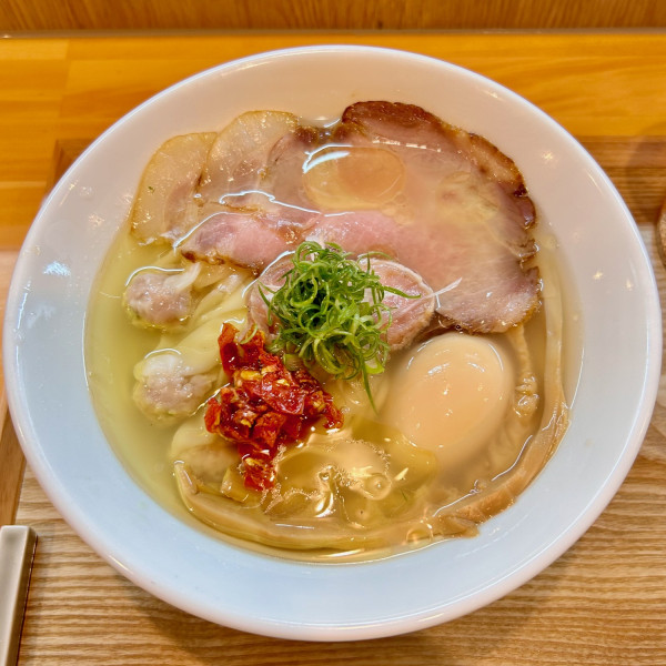 正油らーめん(930円)+特製塩らーめん(1380円+ドライトマト100円)