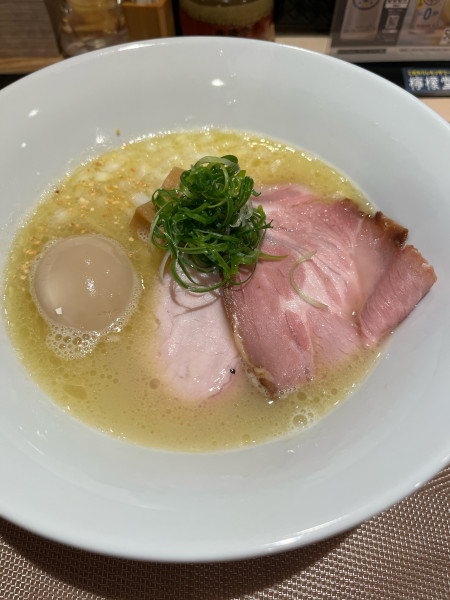 「濃厚鶏白湯　味玉　鶏そば　塩」@麺道 金獅子の写真