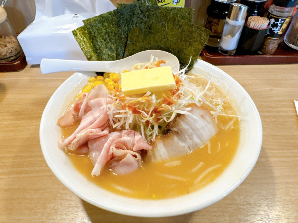 「白味噌バターコーン のり白髪ネギとろ豚肉」@威風 青山店の写真