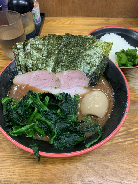 「のり・ほうれん草ラーメン＋味玉」@麺家 紫極の写真