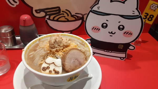 「ハチワレ小」@ちいかわラーメン 豚 渋谷パルコの写真
