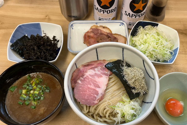 「豚骨地鶏魚介つけ麺+生卵+🍺🍺+とろろ昆布+のり+ネギ」@麺処 有彩の写真