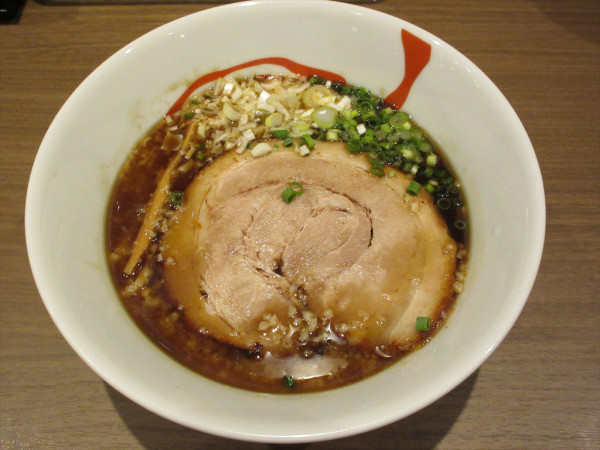 「煎りにんにくらぁ麺（900円）」@らぁ麺 よしきゅうの写真