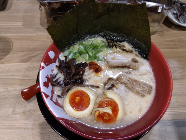 「牛白湯全乗せ(1200円)」@ラーメンまこと屋 松戸五香店の写真