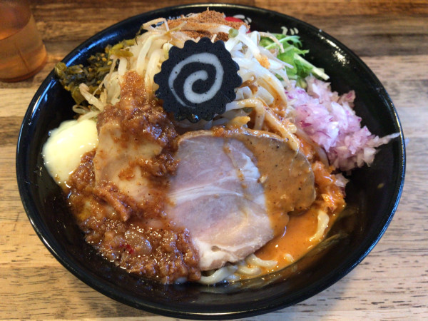 「冷やし味噌まぜそば(全部) 900円」@旨辛味噌らーめん ぼんずの写真