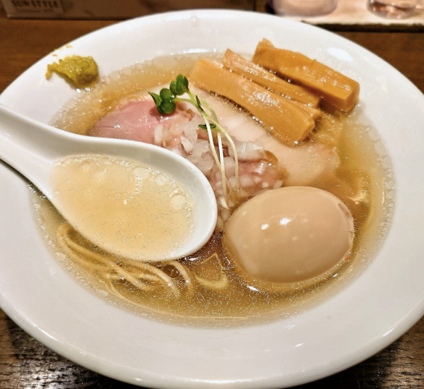 「特製牡蠣塩らぁ麺」@RAMEN and TSUKEMEN Number.6の写真