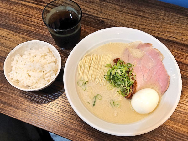 「愛媛県産真鯛の鯛白湯らーめん、味玉、ライス」@MUKAN78の写真