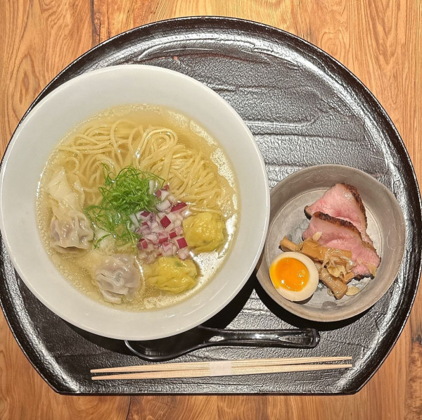 「塩わんたん麺」@らぁ麺かりよん（仮）の写真