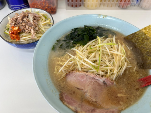 「ねぎラーメン(並)790円+ネギ飯200円」@◯つばき食堂の写真
