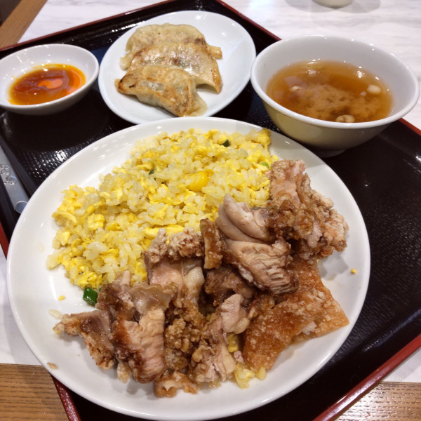 「ユーリンチーチャーハン・餃子セット（￥900）※」@横浜中華 華星 大森支店の写真