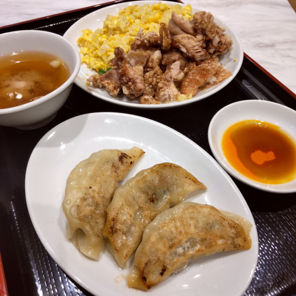 「ユーリンチーチャーハン・餃子セット（￥900）※」@横浜中華 華星 大森支店の写真
