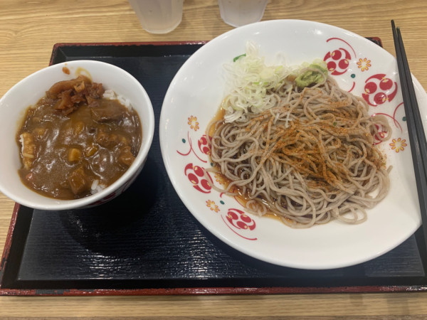 「ミニカレー丼セットそば 680円」@いろり庵きらくそば エキュートエディション御茶ノ水の写真