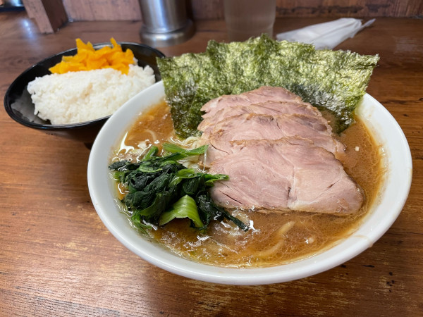 「チャーシューメン + ライス」@横浜家系らーめん 武道家 吉祥寺店の写真