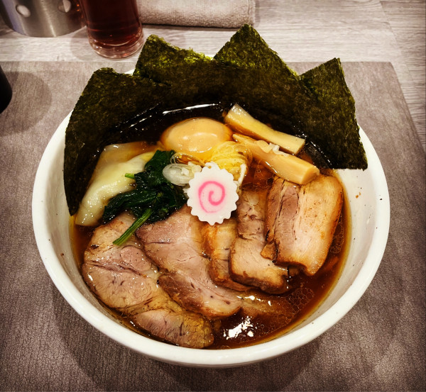 「全部のせ醤油らー麺」@手打ち 蓮の写真