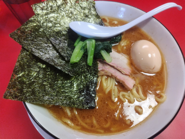 「らーめん中盛(味玉)」@家系ラーメン 王道家直系 修の写真