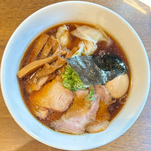 「特製醤油らぁ麺 らぁ麺大盛」@らぁ麺 すぎ本の写真
