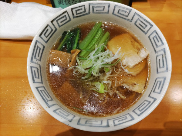 「中華そば　しょうゆ750円」@中華麺 二八の写真