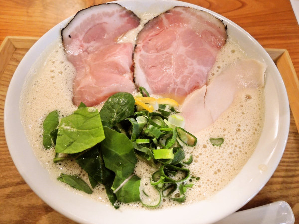 濃厚鶏豚醤油（930円）