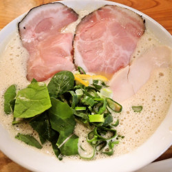 濃厚鶏豚醤油（930円）