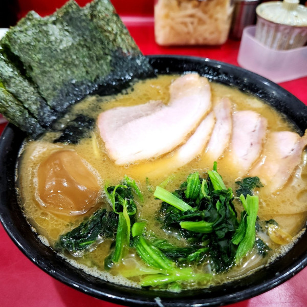 「チャーシュー麺 並盛 味玉」@杉田家 千葉祐光店の写真