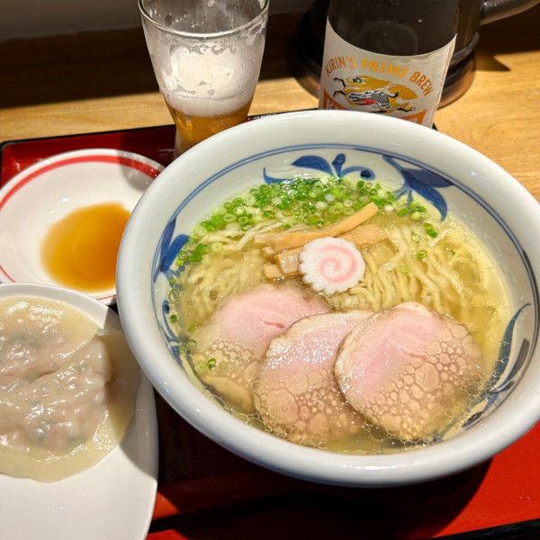 「手もみ中華そば 塩＋ランチゆで餃子＋キリンビール中瓶」@麺肴 ひづき イリヤマノニボシソバの写真
