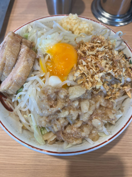 「汁なし　野菜、ニンニク、アブラマシマシ」@豚山 八王子北野店の写真