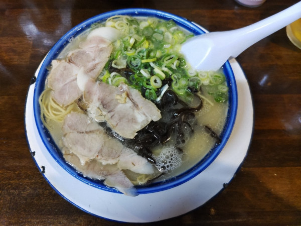 「とんこつラーメン800円」@博多ラーメン しばらく 祇園店の写真