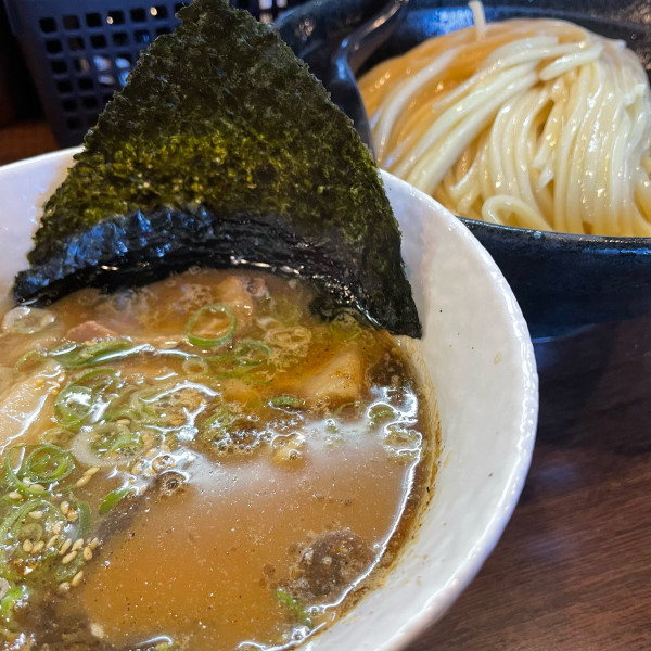「こってりつけとん かつお合わ（中盛） 1,020円」@越後ラーメン 維新 湯沢本店の写真