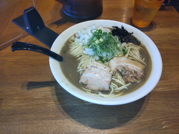 「濃厚煮干しラーメン　850 玉ねぎ　80」@中村屋総本山の写真