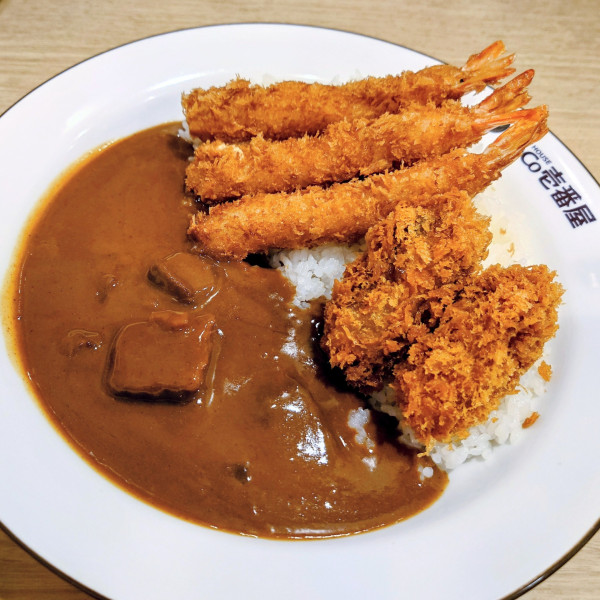 「大人の贅沢 飛騨牛カレー+エビフライ3本」@カレーハウスCoCo壱番屋 JR浜松町駅北口店の写真