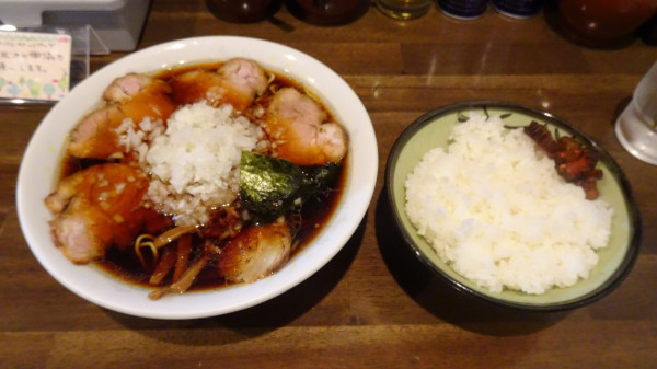 「ちゃーしゅーめん（1,100円）＋玉ねぎ（100円）＋ライス」@ラーメン専門 珉珉の写真
