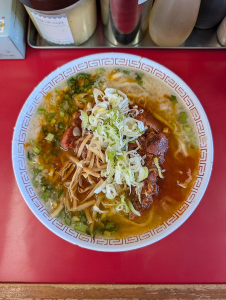 「辛口ホルモンメン」@ラーメンスタンド とん平食堂の写真