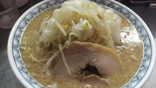 「ラーメン　タイムサービス中盛　アブラ多目」@らーめん大 大久保店の写真