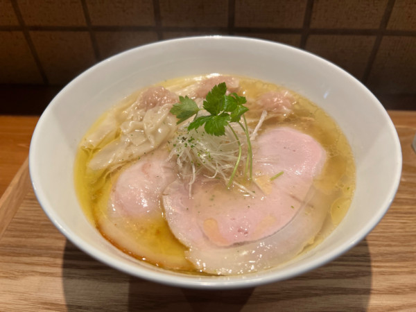 「ワンタン塩らぁ麺」@麺 ふじさきの写真