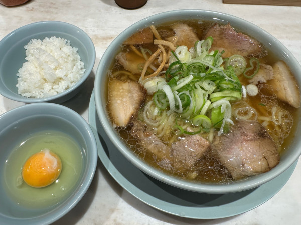 「中華そば+麺大盛+生玉子+サービス半ライス」@ちえちゃんラーメンの写真