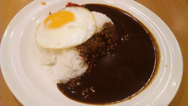 「ゴーゴーガストカレー監修 金沢ブラックカレー＋目玉焼き」@ガスト 市川駅北口店の写真