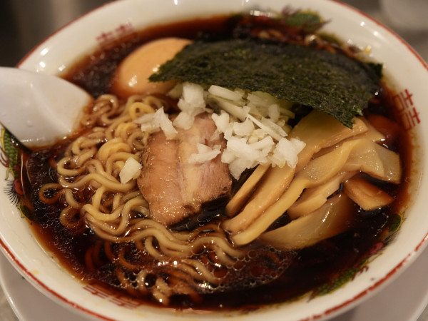 「竹岡式ラーメン＋サービス味玉」@まる竹の写真