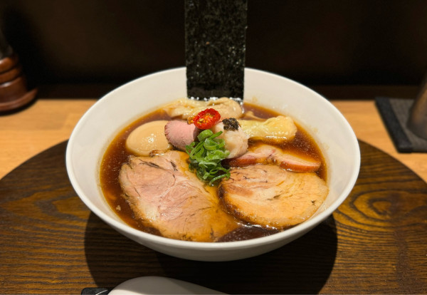 「特上醤油らぁ麺 ¥2000」@らぁ麺や 嶋の写真