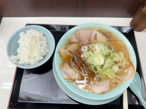 「中華そば750円＋無理めし(プレオープンの為無料)」@新橋ニューともちんラーメン 神保町店の写真